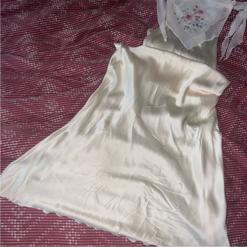 Vintage Elegant Cream Floral Embroidered Nightgown 100% silk - Picture 3 of 8